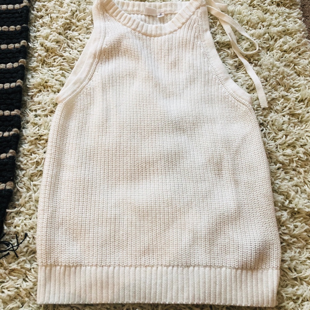 White Gap Sweater | Sleeveless